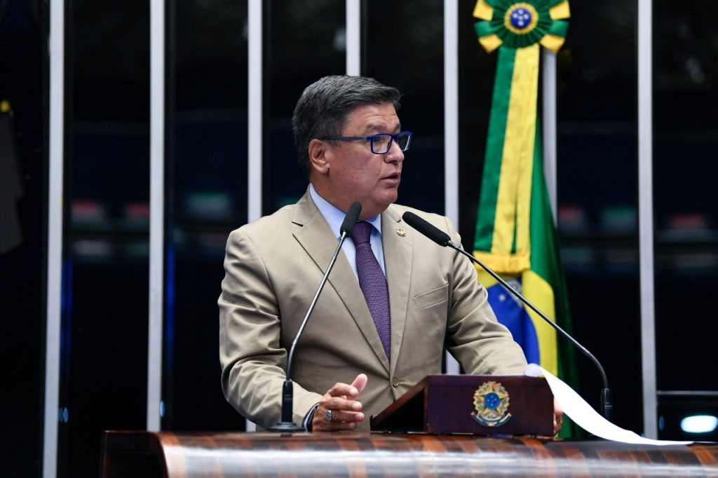 Senador Carlos Viana defendeu o reequilibrio dos poderes